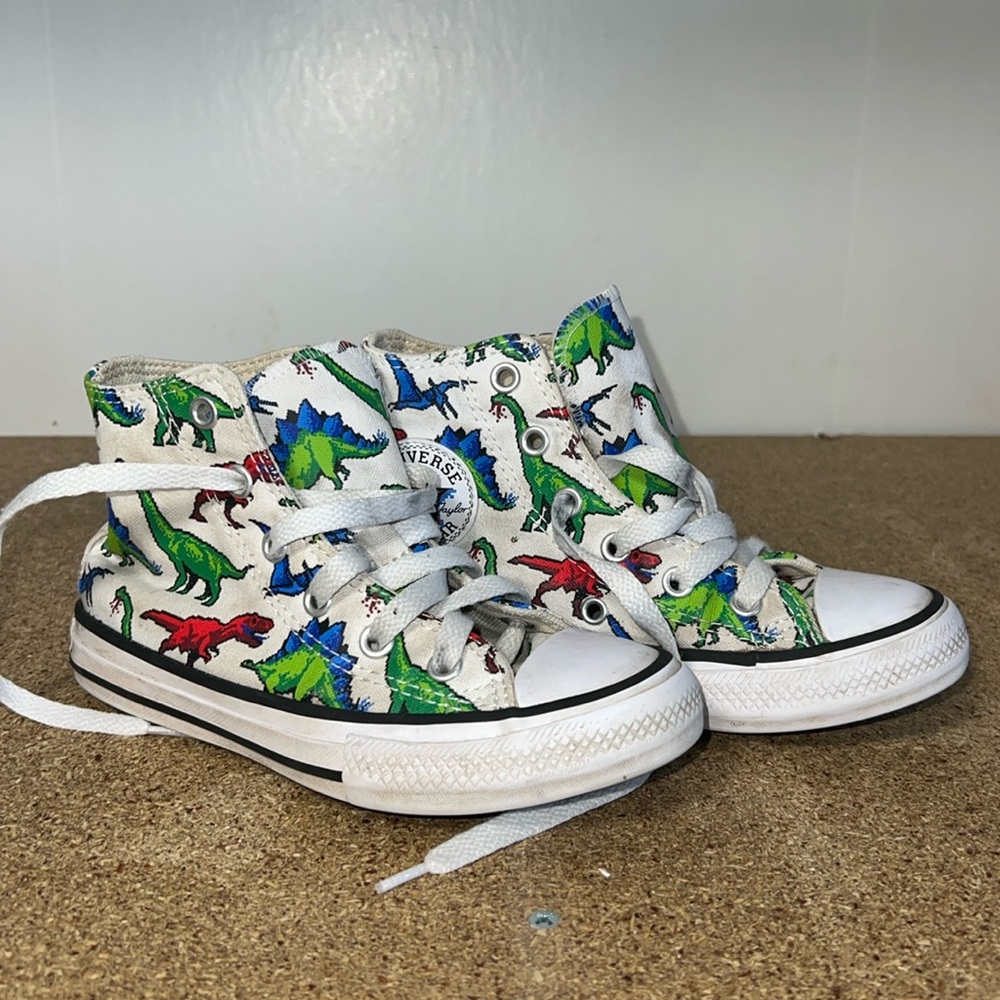 Boys converse